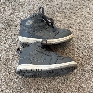 Air Jordan 1 Retro Mid TD 'Cool Grey'